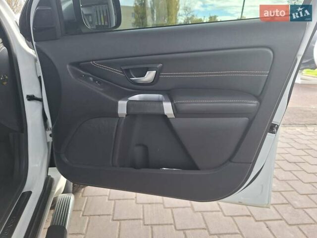 Белый Вольво ХС90, объемом двигателя 2.4 л и пробегом 139 тыс. км за 18500 $, фото 25 на Automoto.ua