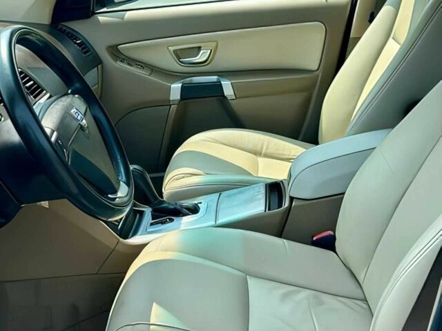 Белый Вольво ХС90, объемом двигателя 3.2 л и пробегом 81 тыс. км за 10000 $, фото 8 на Automoto.ua