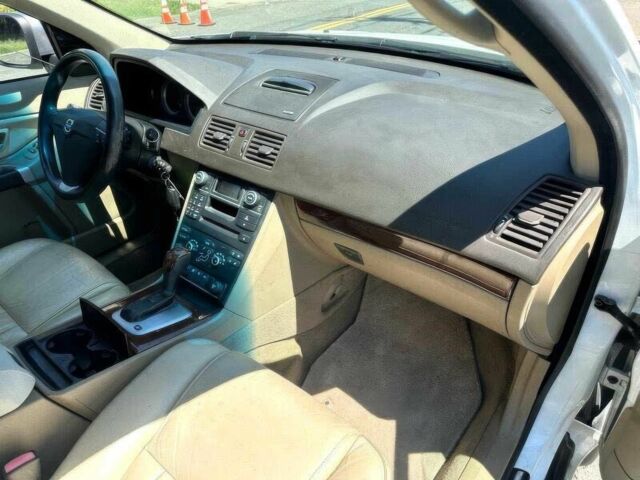 Белый Вольво ХС90, объемом двигателя 3.2 л и пробегом 143 тыс. км за 5400 $, фото 10 на Automoto.ua
