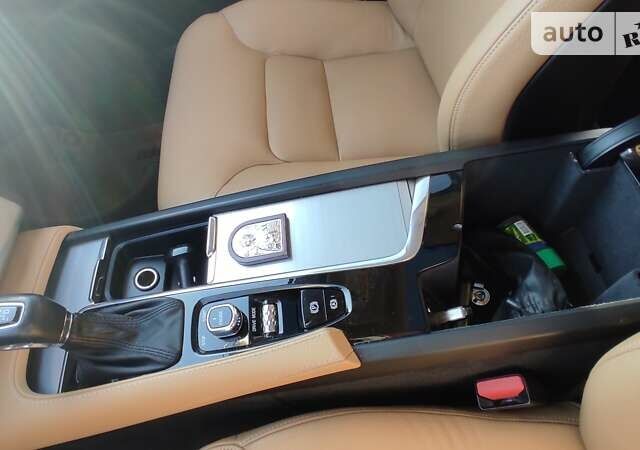 Вольво ХС90 2015 в Житомире на Automoto.ua Белый Вольво ХС90, объемом двигателя 2 л и пробегом 188 тыс. км за 26500 $, фото 38 на Automoto.ua