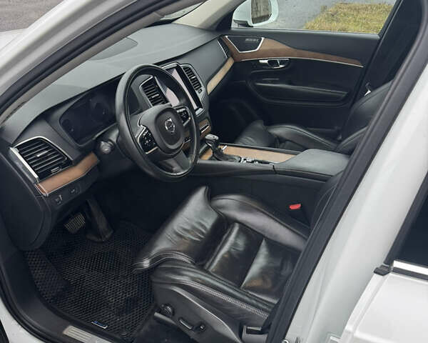 Белый Вольво ХС90, объемом двигателя 1.97 л и пробегом 176 тыс. км за 31999 $, фото 8 на Automoto.ua