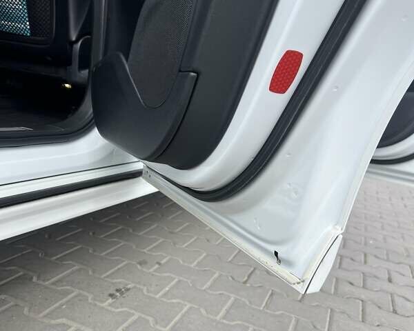 Белый Вольво ХС90, объемом двигателя 1.97 л и пробегом 300 тыс. км за 22900 $, фото 5 на Automoto.ua