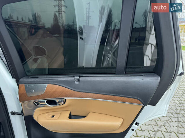 Білий Вольво ХС90, об'ємом двигуна 1.97 л та пробігом 210 тис. км за 26850 $, фото 16 на Automoto.ua