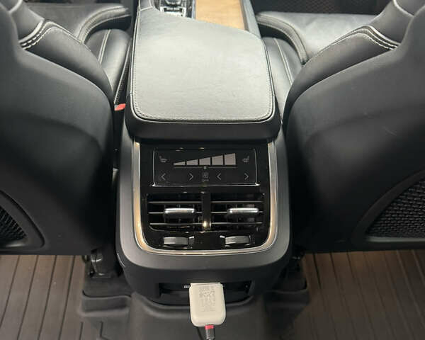 Белый Вольво ХС90, объемом двигателя 1.97 л и пробегом 176 тыс. км за 31999 $, фото 6 на Automoto.ua