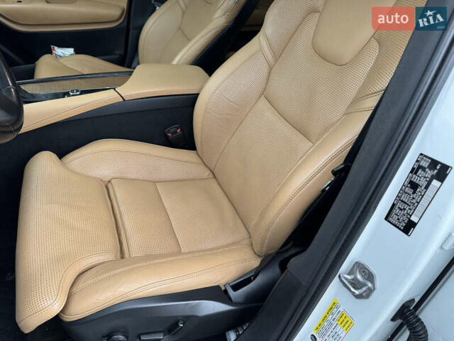 Білий Вольво ХС90, об'ємом двигуна 1.97 л та пробігом 210 тис. км за 26850 $, фото 26 на Automoto.ua