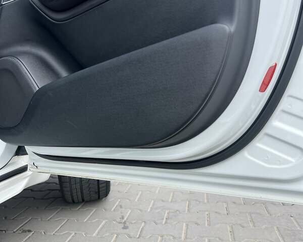 Белый Вольво ХС90, объемом двигателя 1.97 л и пробегом 300 тыс. км за 22900 $, фото 6 на Automoto.ua