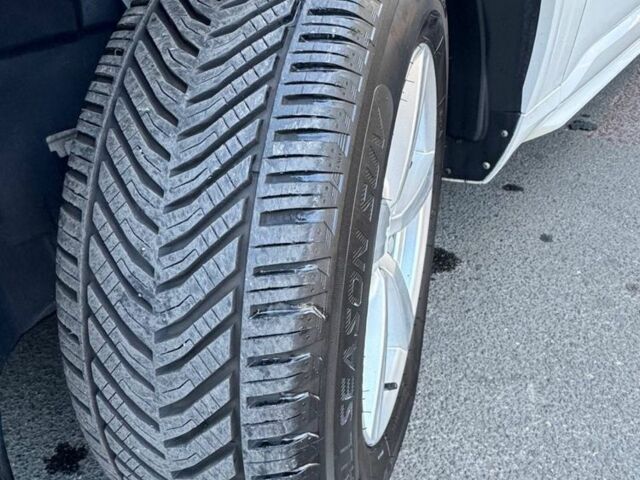 Белый Вольво ХС90, объемом двигателя 2 л и пробегом 290 тыс. км за 23500 $, фото 21 на Automoto.ua