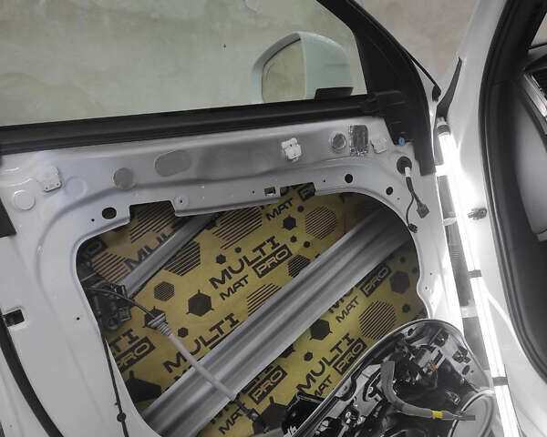 Білий Вольво ХС90, об'ємом двигуна 1.97 л та пробігом 132 тис. км за 33000 $, фото 15 на Automoto.ua