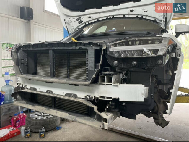 Білий Вольво ХС90, об'ємом двигуна 1.97 л та пробігом 132 тис. км за 33000 $, фото 17 на Automoto.ua