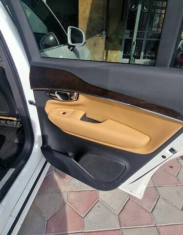 Білий Вольво ХС90, об'ємом двигуна 1.97 л та пробігом 151 тис. км за 27999 $, фото 14 на Automoto.ua