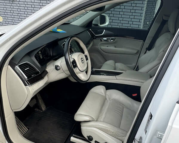 Білий Вольво ХС90, об'ємом двигуна 2 л та пробігом 133 тис. км за 23500 $, фото 4 на Automoto.ua