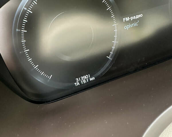 Белый Вольво ХС90, объемом двигателя 2 л и пробегом 314 тыс. км за 33700 $, фото 11 на Automoto.ua