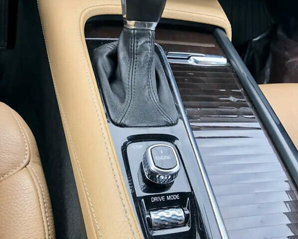 Білий Вольво ХС90, об'ємом двигуна 1.97 л та пробігом 132 тис. км за 33000 $, фото 10 на Automoto.ua
