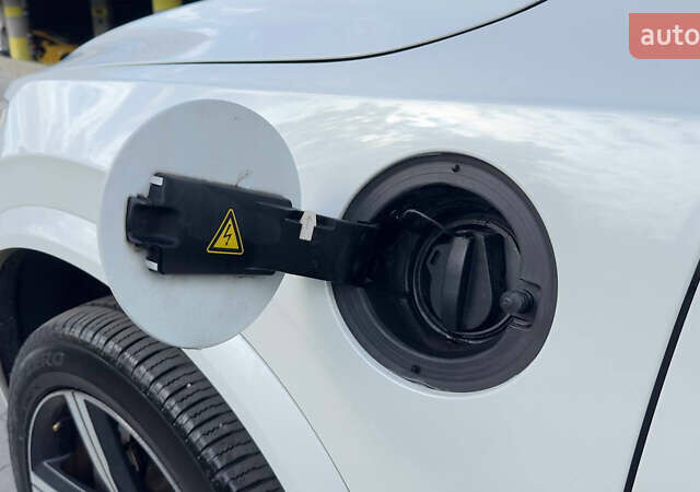 Белый Вольво ХС90, объемом двигателя 1.97 л и пробегом 185 тыс. км за 35000 $, фото 16 на Automoto.ua