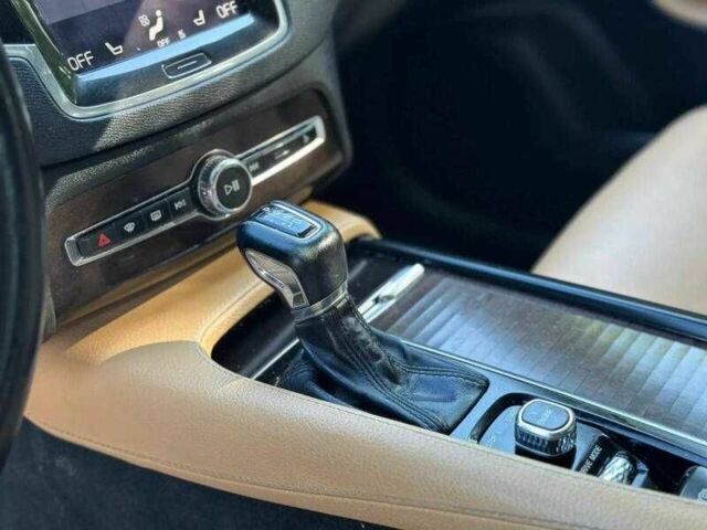 Білий Вольво ХС90, об'ємом двигуна 2 л та пробігом 73 тис. км за 7500 $, фото 11 на Automoto.ua