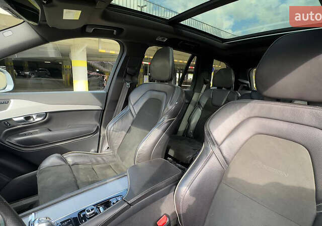 Білий Вольво ХС90, об'ємом двигуна 1.97 л та пробігом 185 тис. км за 35000 $, фото 13 на Automoto.ua