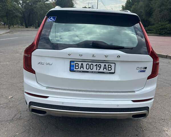 Белый Вольво ХС90, объемом двигателя 2 л и пробегом 314 тыс. км за 33700 $, фото 3 на Automoto.ua
