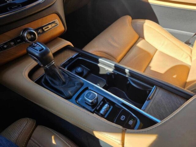 Білий Вольво ХС90, об'ємом двигуна 2 л та пробігом 51 тис. км за 7200 $, фото 12 на Automoto.ua