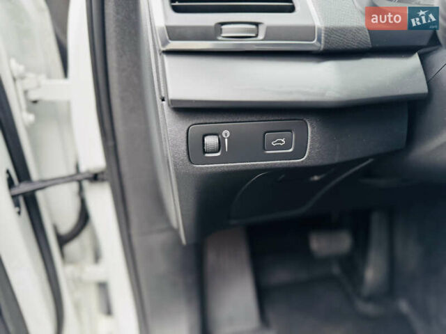 Белый Вольво ХС90, объемом двигателя 2 л и пробегом 395 тыс. км за 21999 $, фото 48 на Automoto.ua