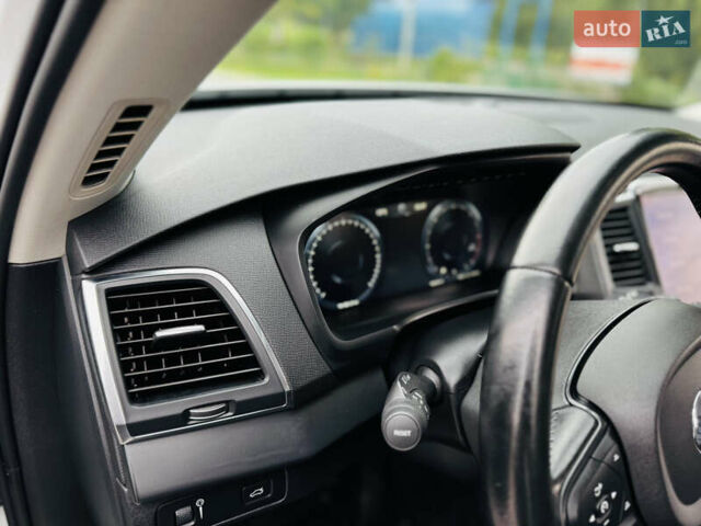 Белый Вольво ХС90, объемом двигателя 2 л и пробегом 395 тыс. км за 21999 $, фото 50 на Automoto.ua