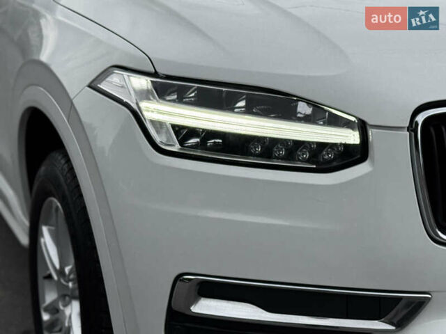 Белый Вольво ХС90, объемом двигателя 2 л и пробегом 395 тыс. км за 21999 $, фото 67 на Automoto.ua