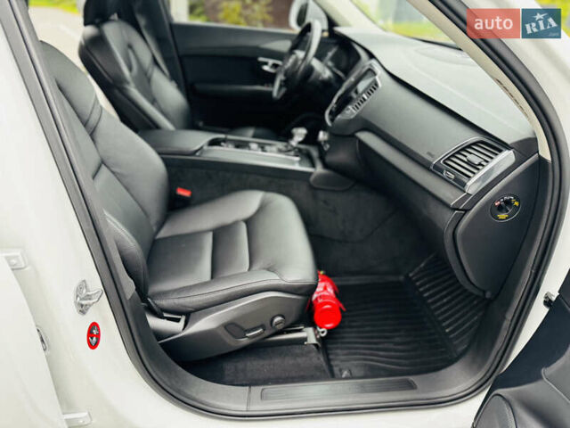 Белый Вольво ХС90, объемом двигателя 2 л и пробегом 395 тыс. км за 21999 $, фото 40 на Automoto.ua