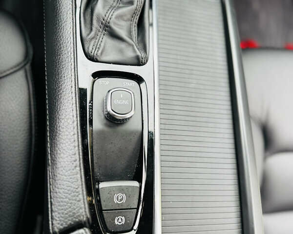 Белый Вольво ХС90, объемом двигателя 2 л и пробегом 395 тыс. км за 21999 $, фото 54 на Automoto.ua