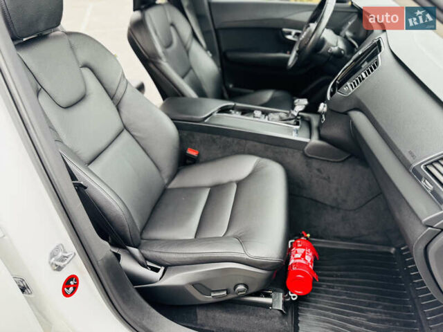 Белый Вольво ХС90, объемом двигателя 2 л и пробегом 395 тыс. км за 21999 $, фото 41 на Automoto.ua