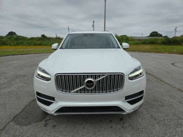 Белый Вольво ХС90, объемом двигателя 2 л и пробегом 69 тыс. км за 15000 $, фото 1 на Automoto.ua