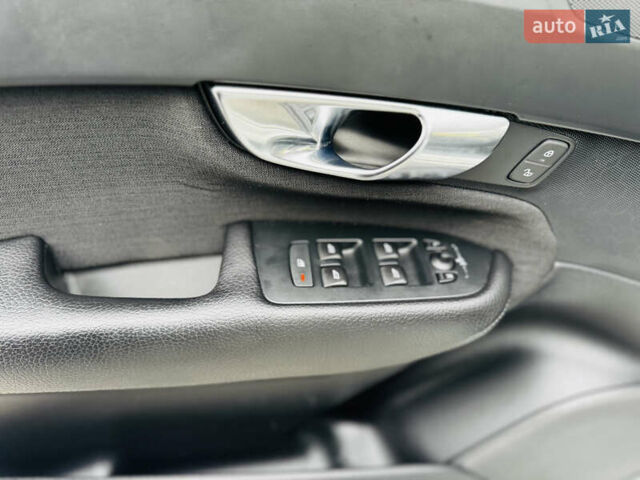 Белый Вольво ХС90, объемом двигателя 2 л и пробегом 395 тыс. км за 21999 $, фото 47 на Automoto.ua