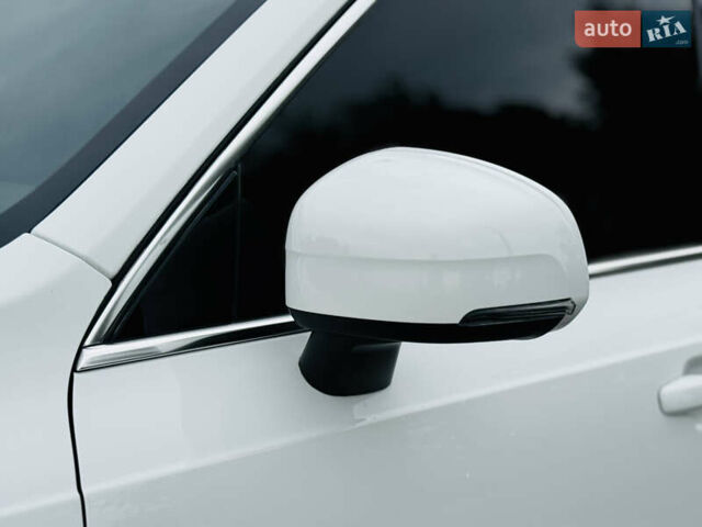 Белый Вольво ХС90, объемом двигателя 2 л и пробегом 395 тыс. км за 21999 $, фото 19 на Automoto.ua