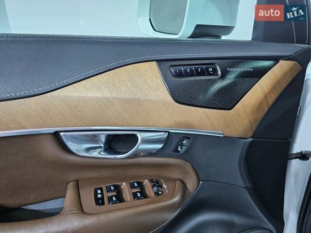 Білий Вольво ХС90, об'ємом двигуна 1.97 л та пробігом 67 тис. км за 44999 $, фото 28 на Automoto.ua