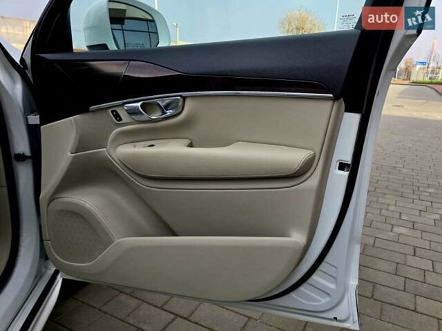 Белый Вольво ХС90, объемом двигателя 1.97 л и пробегом 176 тыс. км за 33950 $, фото 39 на Automoto.ua