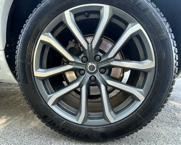 Белый Вольво ХС90, объемом двигателя 1.97 л и пробегом 69 тыс. км за 39000 $, фото 20 на Automoto.ua