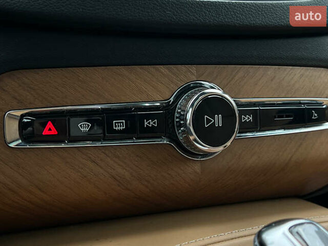 Белый Вольво ХС90, объемом двигателя 2 л и пробегом 140 тыс. км за 43500 $, фото 17 на Automoto.ua