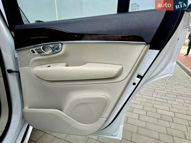 Белый Вольво ХС90, объемом двигателя 1.97 л и пробегом 176 тыс. км за 33950 $, фото 45 на Automoto.ua