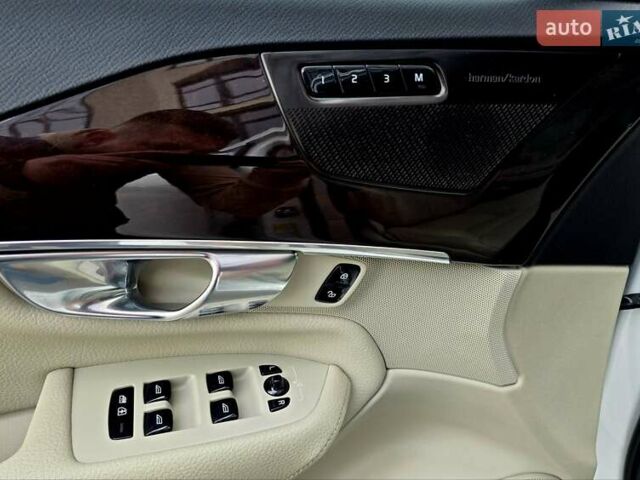 Белый Вольво ХС90, объемом двигателя 1.97 л и пробегом 176 тыс. км за 33950 $, фото 68 на Automoto.ua