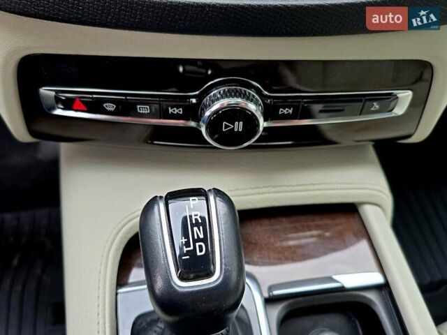 Белый Вольво ХС90, объемом двигателя 1.97 л и пробегом 176 тыс. км за 33950 $, фото 78 на Automoto.ua