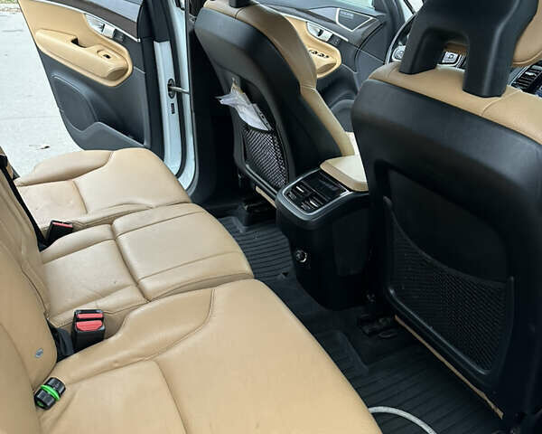 Білий Вольво ХС90, об'ємом двигуна 1.97 л та пробігом 152 тис. км за 26000 $, фото 7 на Automoto.ua