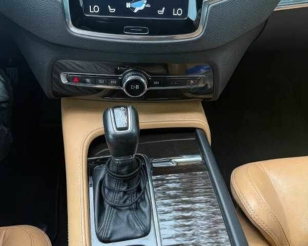 Белый Вольво ХС90, объемом двигателя 2 л и пробегом 89 тыс. км за 9900 $, фото 10 на Automoto.ua