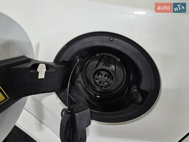 Білий Вольво ХС90, об'ємом двигуна 1.97 л та пробігом 67 тис. км за 44999 $, фото 50 на Automoto.ua