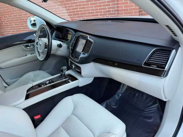 Белый Вольво ХС90, объемом двигателя 2 л и пробегом 42 тыс. км за 7600 $, фото 9 на Automoto.ua