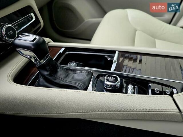 Белый Вольво ХС90, объемом двигателя 1.97 л и пробегом 176 тыс. км за 33950 $, фото 81 на Automoto.ua