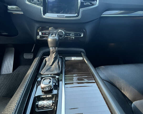 Белый Вольво ХС90, объемом двигателя 1.97 л и пробегом 69 тыс. км за 39000 $, фото 10 на Automoto.ua