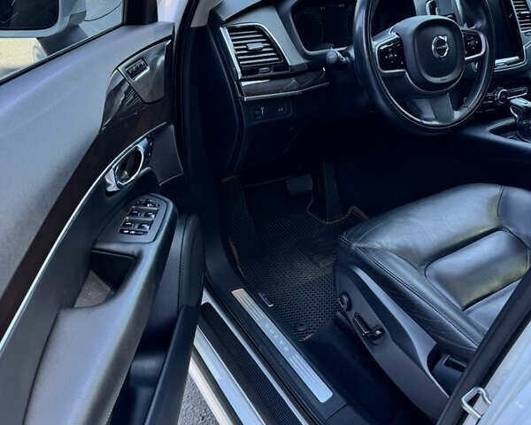 Белый Вольво ХС90, объемом двигателя 1.97 л и пробегом 78 тыс. км за 40000 $, фото 9 на Automoto.ua