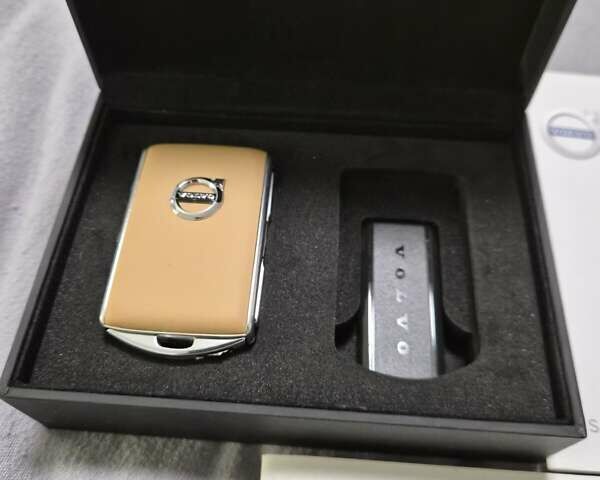 Білий Вольво ХС90, об'ємом двигуна 1.97 л та пробігом 105 тис. км за 41555 $, фото 1 на Automoto.ua