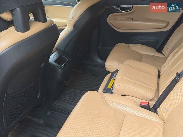 Білий Вольво ХС90, об'ємом двигуна 1.97 л та пробігом 105 тис. км за 41555 $, фото 9 на Automoto.ua