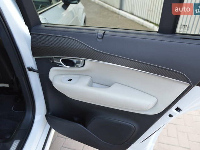 Белый Вольво ХС90, объемом двигателя 1.97 л и пробегом 102 тыс. км за 41000 $, фото 50 на Automoto.ua