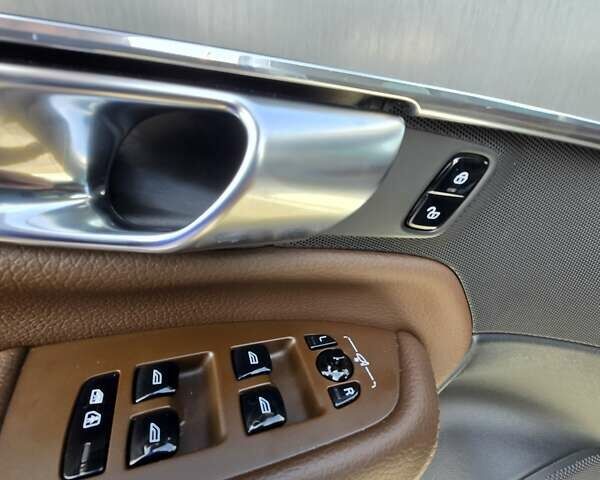 Белый Вольво ХС90, объемом двигателя 1.97 л и пробегом 151 тыс. км за 35500 $, фото 23 на Automoto.ua