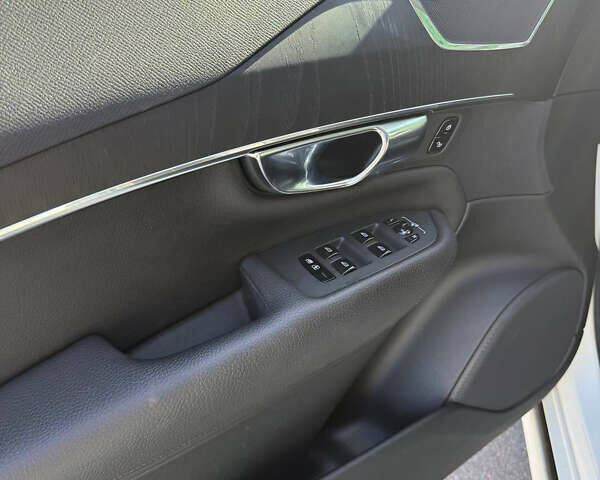 Вольво ХС90 2019 в Киеве на Automoto.ua Белый Вольво ХС90, объемом двигателя 1.97 л и пробегом 137 тыс. км за 34000 $, фото 22 на Automoto.ua